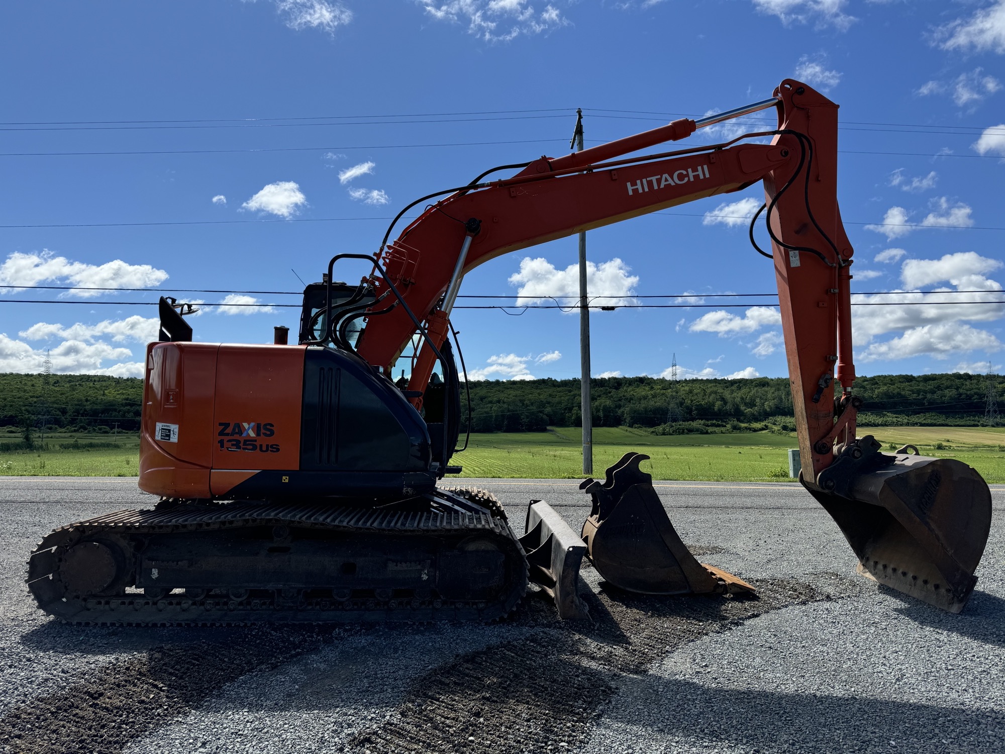 Hitachi ZX135US+5N_0923.jpg