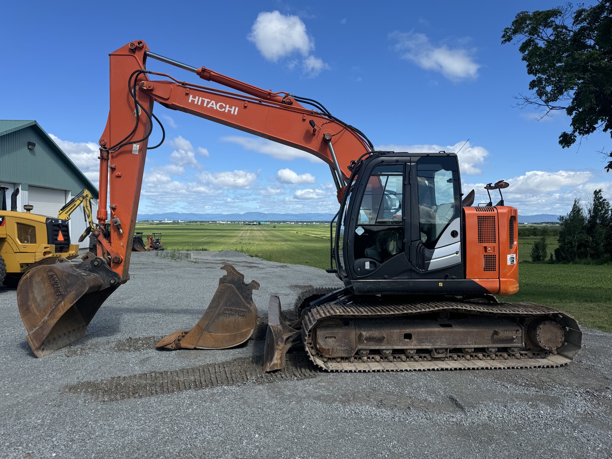 Hitachi ZX135US+5N_0919.jpg