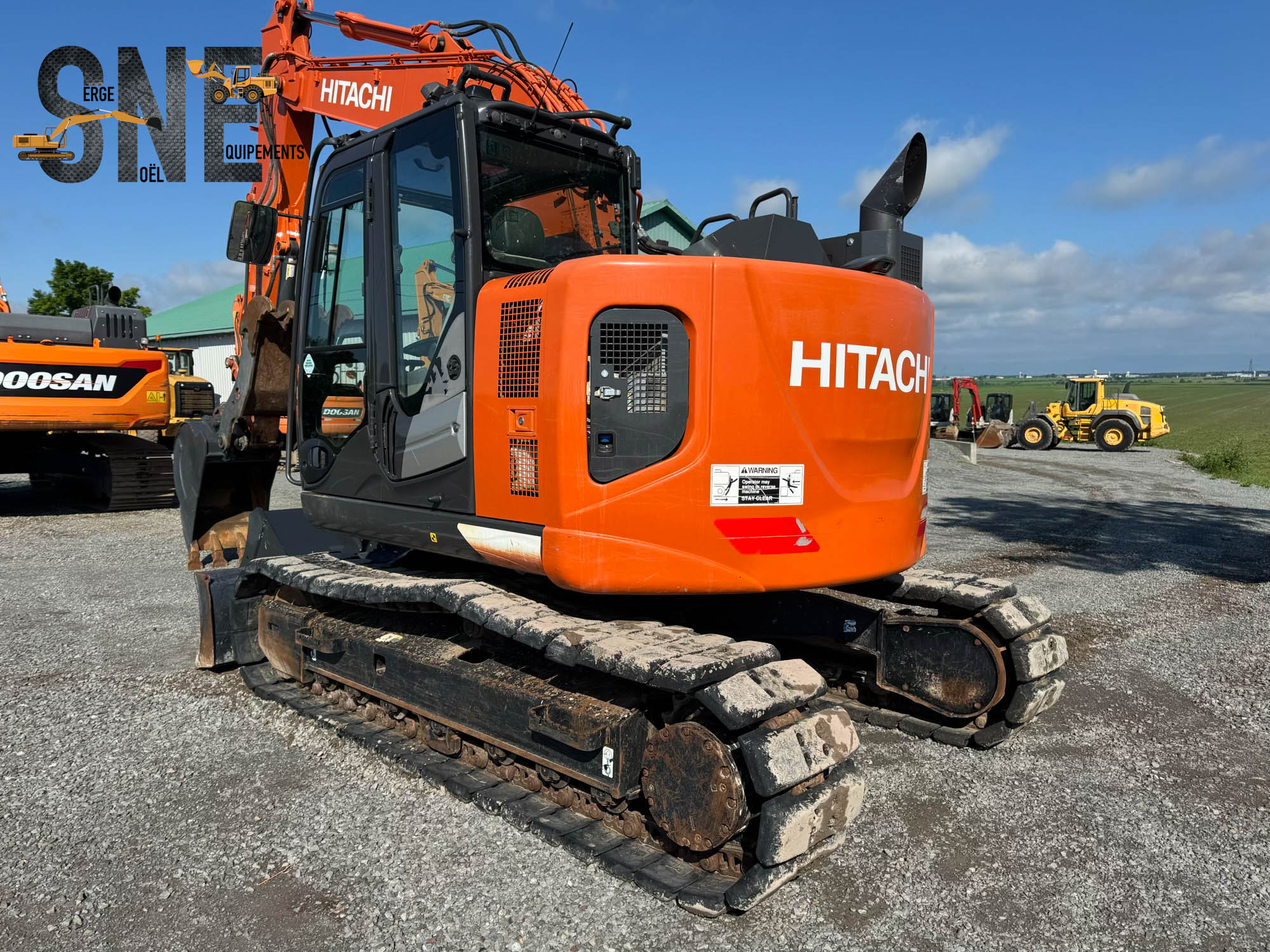 Hitachi ZX135US-6N_6959.jpg