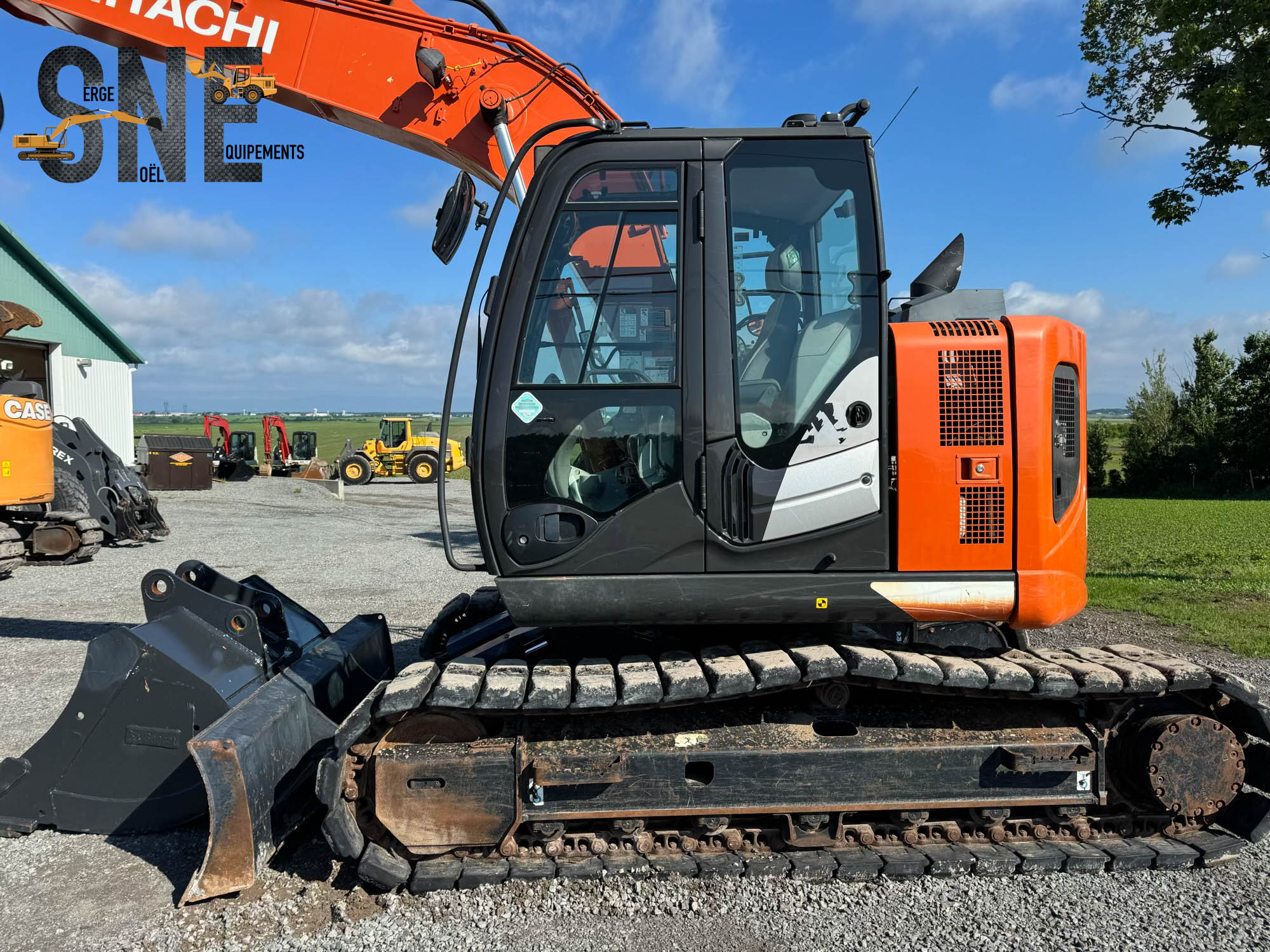 Hitachi ZX135US-6N_6954.jpg