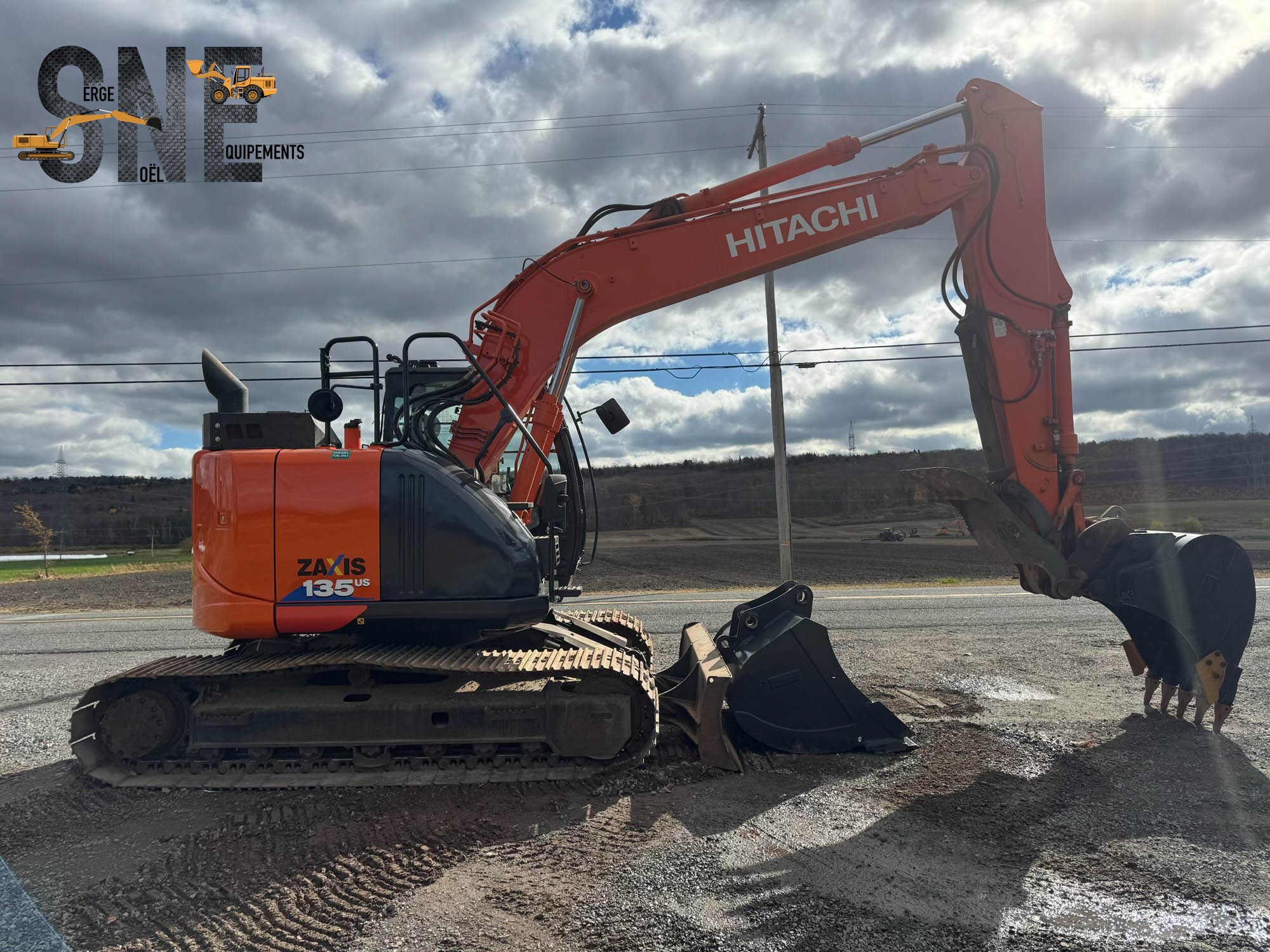 Hitachi ZX135_9103.jpg