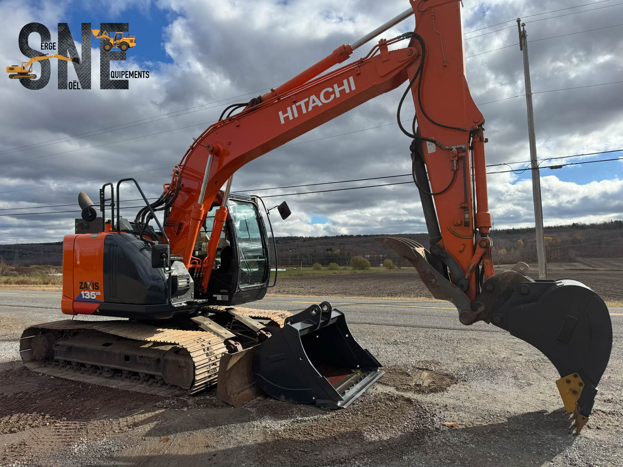 Hitachi ZX135_9102.jpg