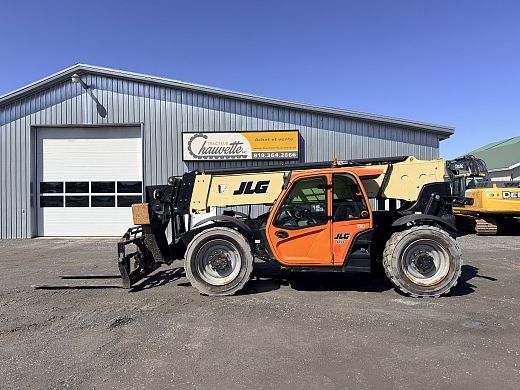 JLG 1055 (1).jpg