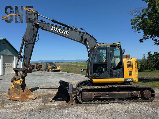 John Deere 135G_6737.jpg