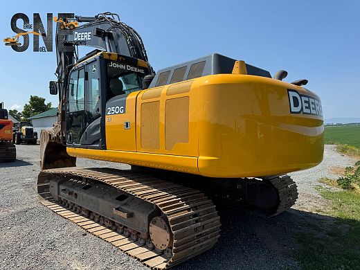 John Deere 250G LC_7423.jpg