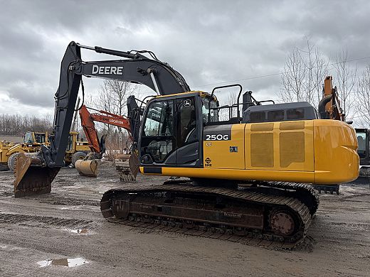2019 John Deere 250G.jpg