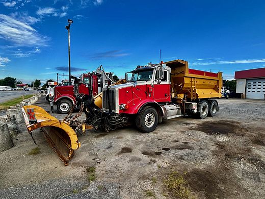 2011 Peterbilt 357.jpg