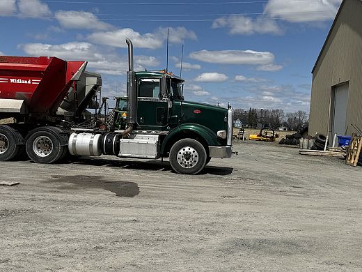 2014 Peterbilt 357 Daycab.jpeg