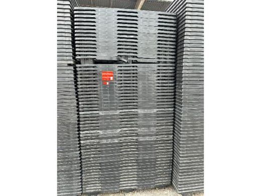 114X Palettes en plastique.jpeg