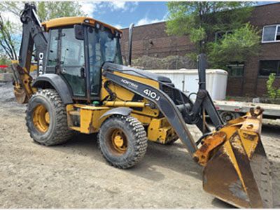 John-Deere-410J-2012.jpg