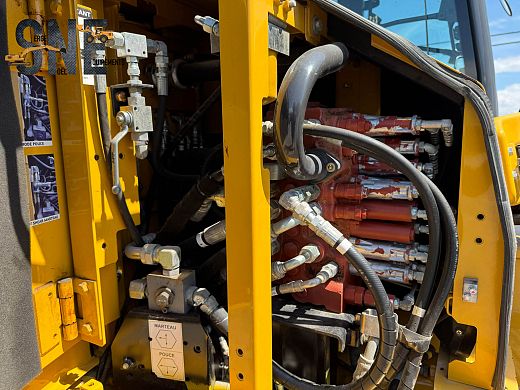 John Deere 85G #9438_7125.jpg