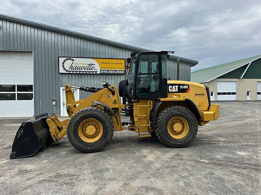 Cat 914M (1).jpg