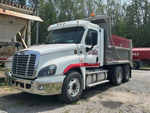 2017-Freightliner-Cascadia-125.jpeg