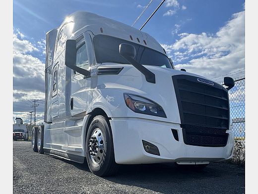 2025 Freightliner cascadia.jpeg