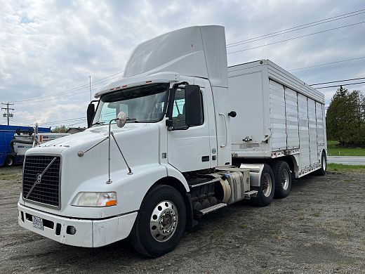 2014 - Volvo VNM64T - Camion Tracteur 01.JPG