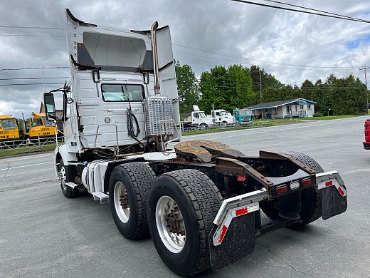2014 - Volvo VNM64T - Camion Tracteur 06.JPG