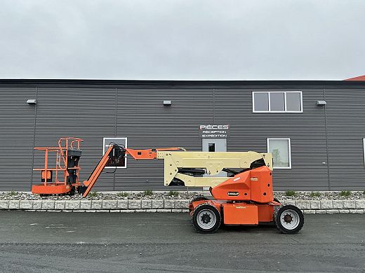 JLG-AJPE400-2015.jpg