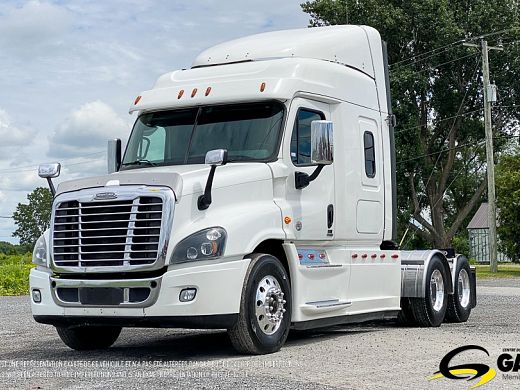 FREIGHTLINER CASCADIA CA125SLP HIGHWAY / SLEEPER TRUCK / TRACTOR