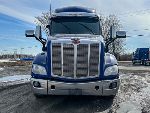 PETERBILT 579 HIGHWAY / SLEEPER TRUCK /  TRACTOR
