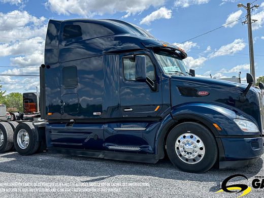 PETERBILT 579 HIGHWAY / SLEEPER TRUCK /  TRACTOR