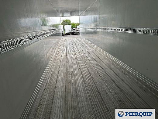 Pierquip-Reefer-Hyundai-2Axles-Barn-doors-2024-007.jpg