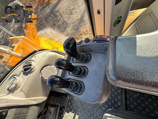 Volvo L110H_8737.jpg