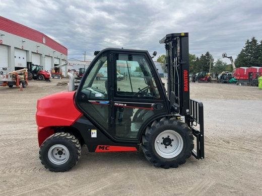 Manitou MC30-4 2024 #CE7571 Profil droite right side.jpg