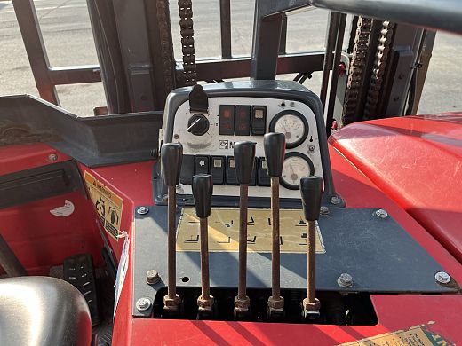 2009 - Moffett M4 32.3 - Forklift 07.jpeg