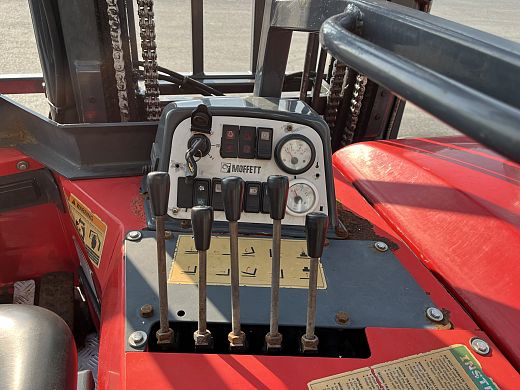 2009 - Moffett M4 32.3 - Forklift 07.jpeg