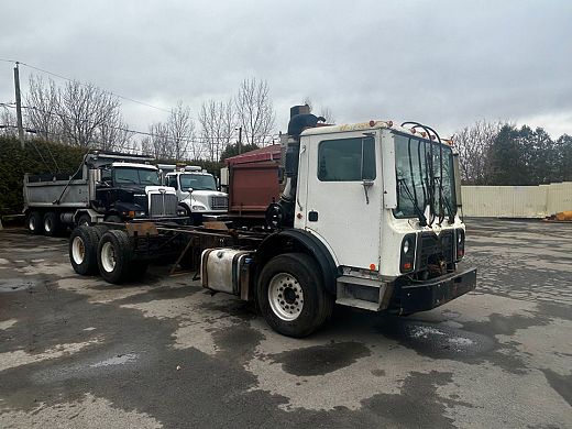 Mack-MRU-2016.jpg