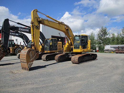 Komatsu-PC228USLC-10-2016.jpg