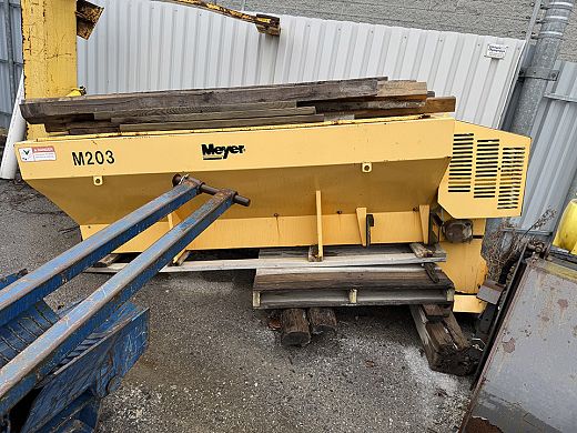 Epandeuse de sel Meyer.jpeg