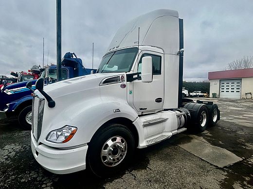 Kenworth-T680-2016.jpg