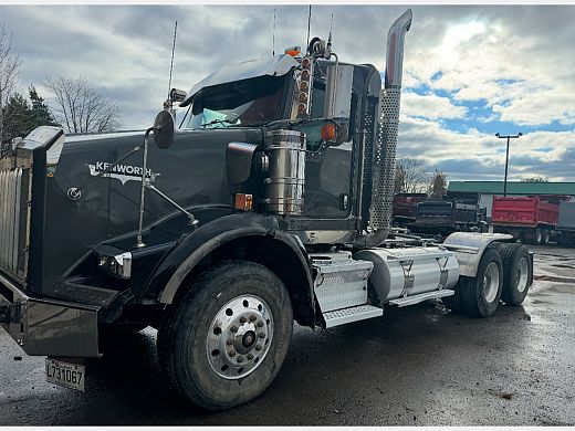 2020-Kenworth T800-daycab.jpg