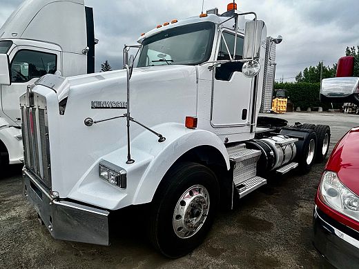 2011 KENWORTH T800.jpg