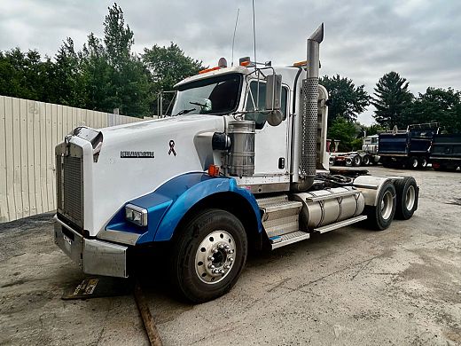 2012 Kenworth T800.jpg