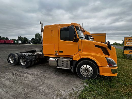 2013-VOLVO-VNL-64T.jpg